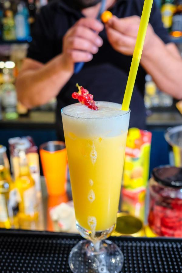 Vlorë Tebeu Coffe And Bar B&B 외부 사진