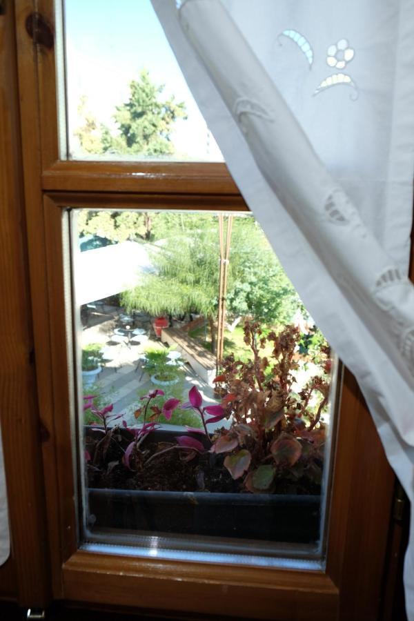 Vlorë Tebeu Coffe And Bar B&B 외부 사진