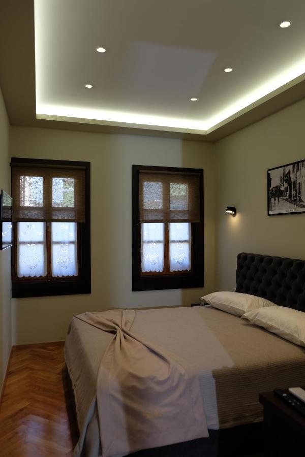 Vlorë Tebeu Coffe And Bar B&B 외부 사진